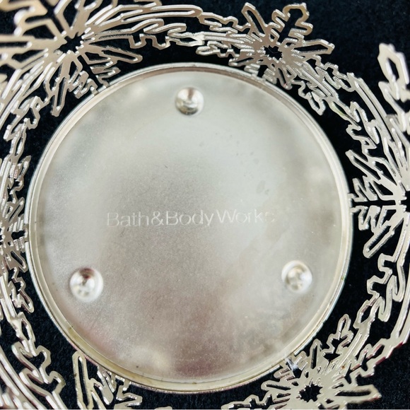 Bath & Body Works BBW 3-Wick Jar Metal Candle Holder Sleeve - Snowflakes - Picture 3 of 13